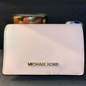 Michael Kors Soft Pink Grained Leather Bifold Snap Wallet With Logo NWT